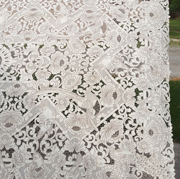 Maderia Tablecloth Birds Peacocks Cutwork - Picture 8 of 16